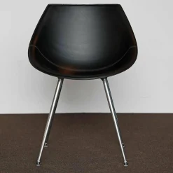 Lago Armlehnstuhl Leder Schwarz Beine Aluminium Poliert Mit Kunststoff-Rundgleitern