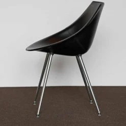 Lago Armlehnstuhl Leder Schwarz Beine Aluminium Poliert Mit Kunststoff-Rundgleitern