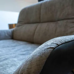 Leya Sofa Innen Stoff Dedar Shimmer Souris Außen Leder Sahara