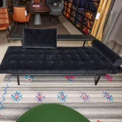 Liege Campus De Luxe Stoff City Velvet Schwarz Rücken Und Applikationen Leder Galaxy Schwarz Mit Rückenkissen