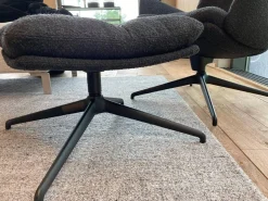 Lounge Sessel Arva Stoff Ascot Schwarz 2407 Sternfuß Struktur Schwarz Mit Wippmechanismus Inklusive Hocker