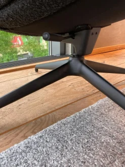 Lounge Sessel Arva Stoff Ascot Schwarz 2407 Sternfuß Struktur Schwarz Mit Wippmechanismus Inklusive Hocker