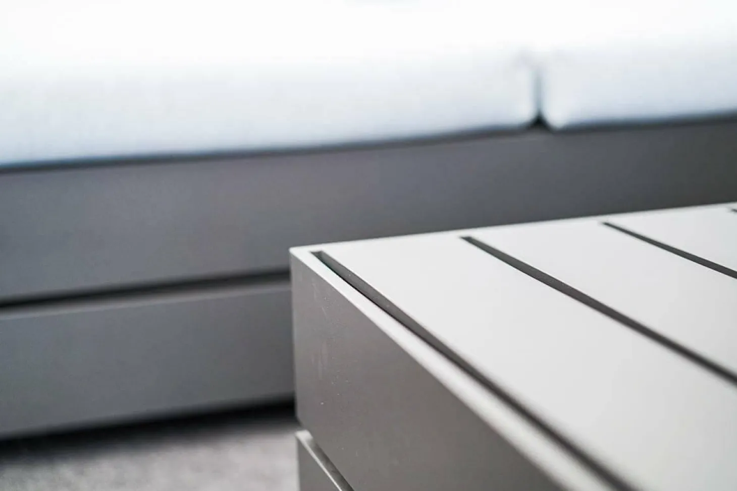 Loungegruppe Boxx Polster Stoff Bombay Deluxe Pastel Blue Blau Gestell Aluminium Anthrazit Inklusive Tisch