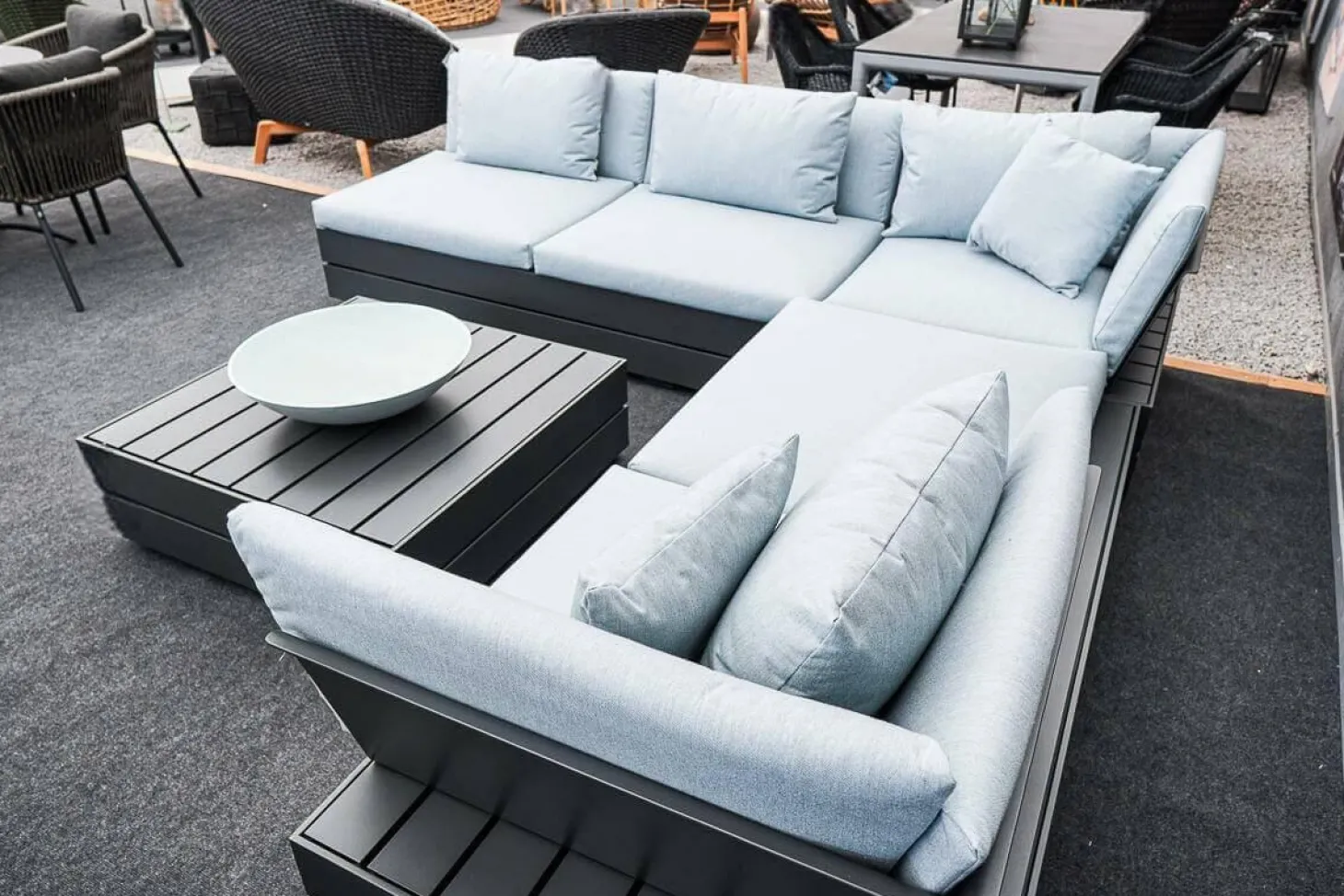 Loungegruppe Boxx Polster Stoff Bombay Deluxe Pastel Blue Blau Gestell Aluminium Anthrazit Inklusive Tisch