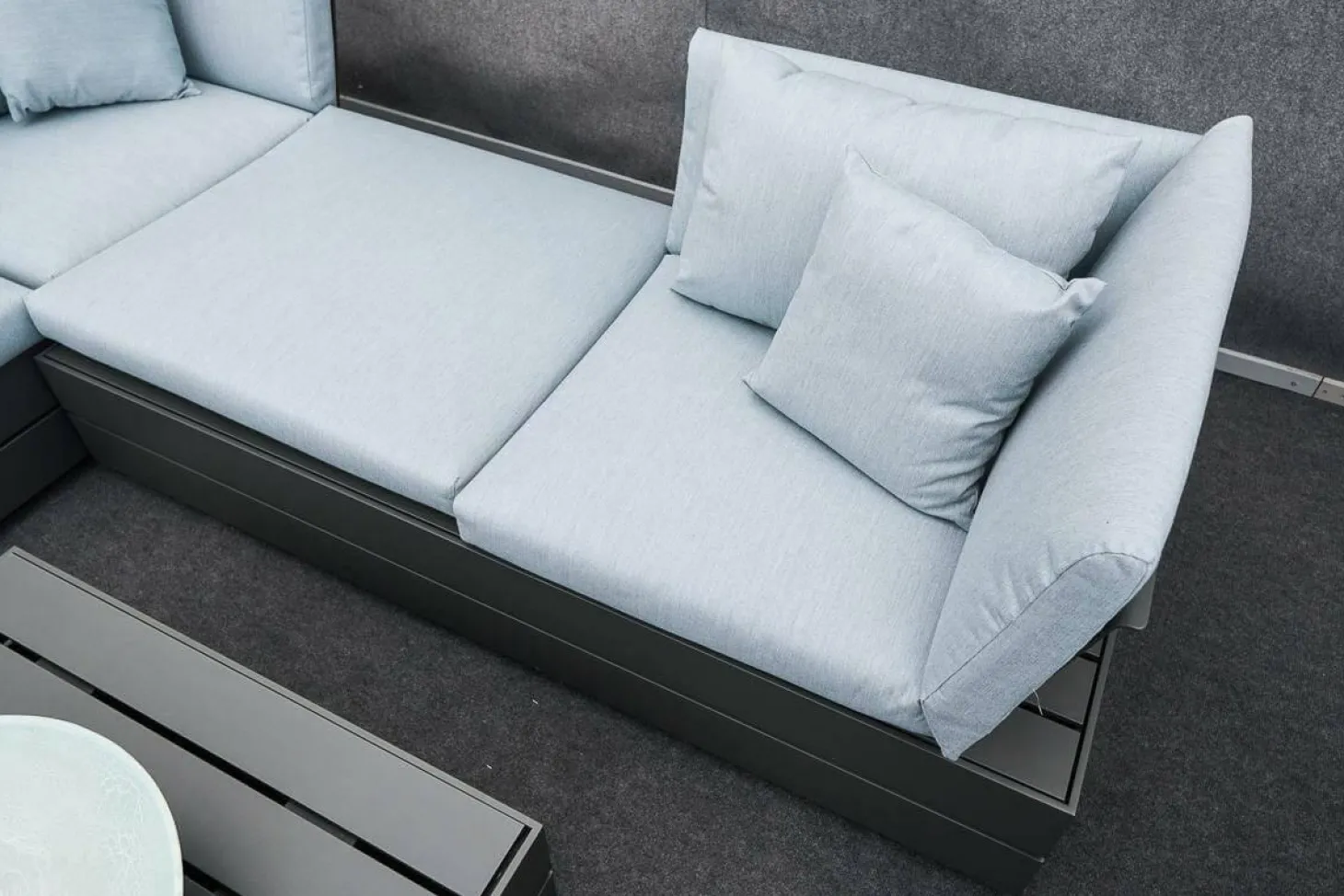 Loungegruppe Boxx Polster Stoff Bombay Deluxe Pastel Blue Blau Gestell Aluminium Anthrazit Inklusive Tisch