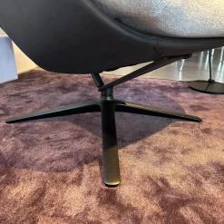 Loungesessel Cordia Korpus Leder 423 Schwarz Sitz Stoff 8300 Lichtgrau Grau Gestell F05 Schwarz Mit Hocker