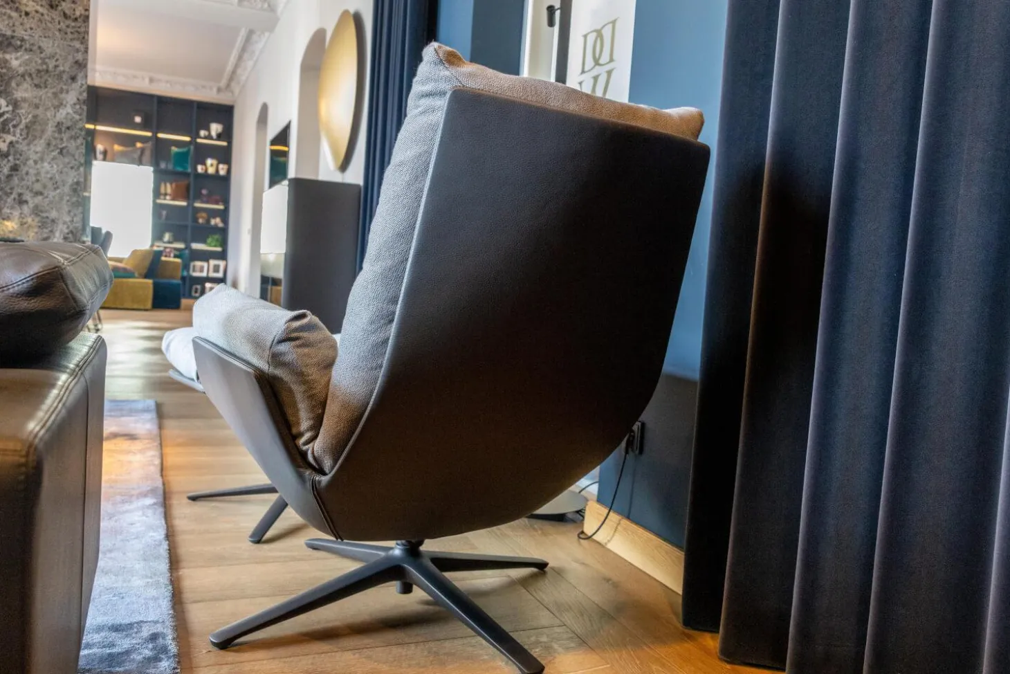 Loungesessel Cordia Stoff 9129 Stahl Grau Leder 171 Anthrazit Niedriger Rücken mit Hocker