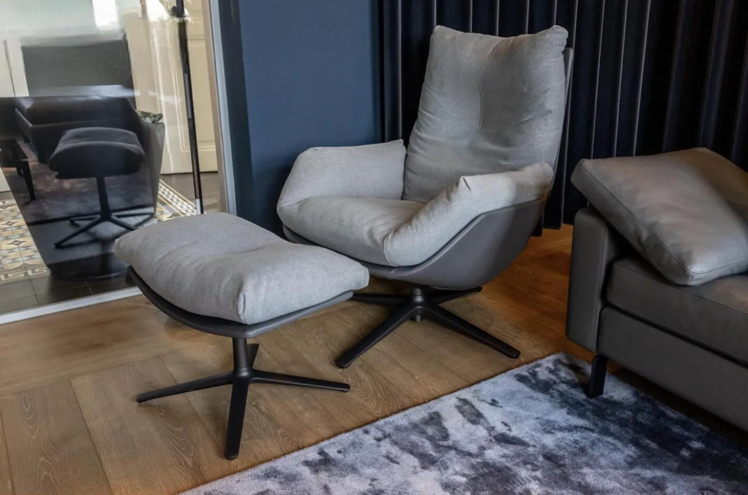 Loungesessel Cordia Stoff 9129 Stahl Grau Leder 171 Anthrazit Niedriger Rücken mit Hocker