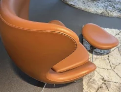 Loungesessel Ei Leder Essential Walnuss Braun Gestell Aluminium Gebürstet Mit Hocker