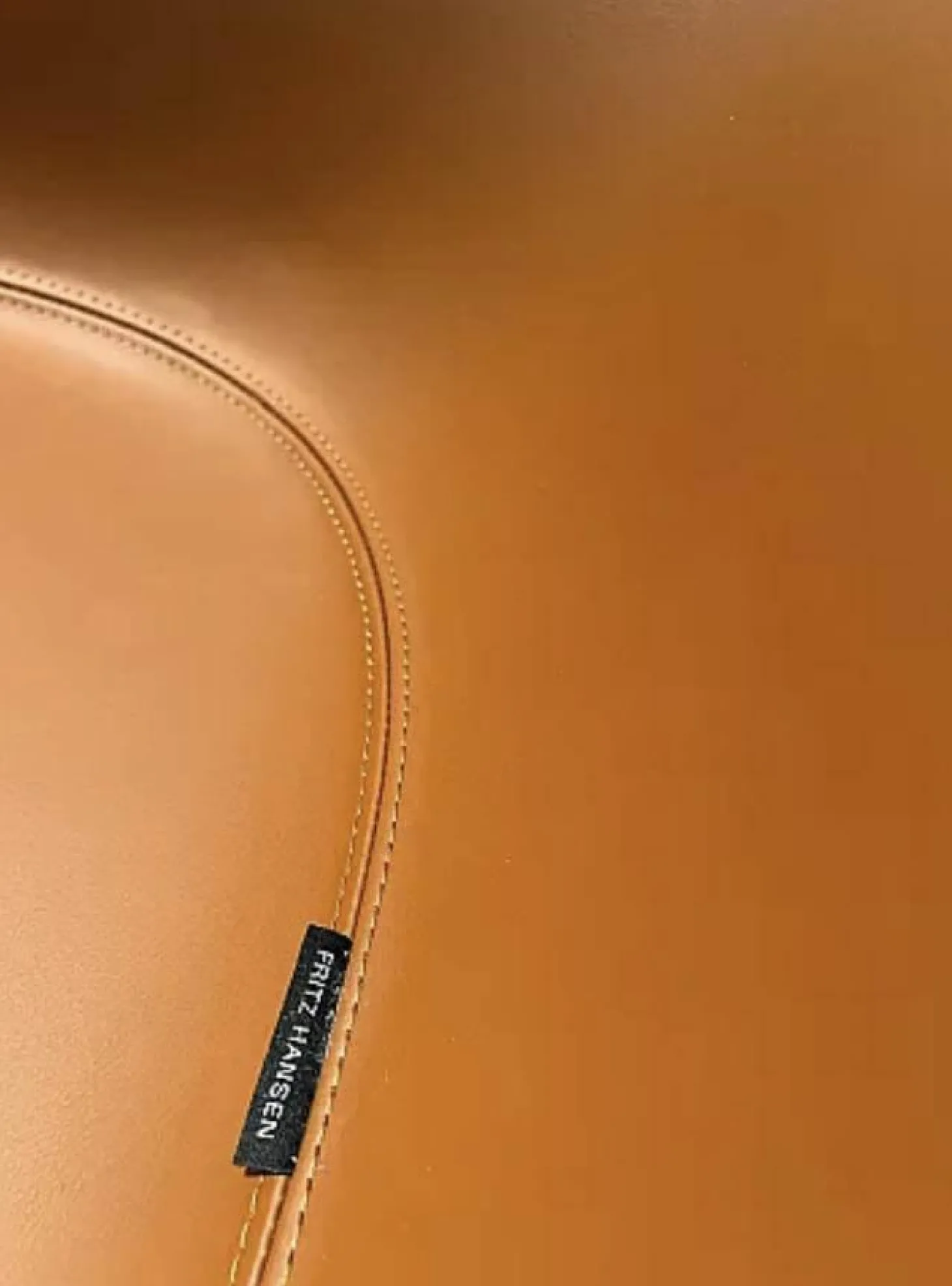 Loungesessel Ei Leder Essential Walnuss Braun Gestell Aluminium Gebürstet Mit Hocker