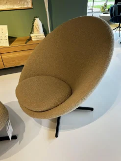 Loungesessel Pace Stoff Textil Light Brown Scent Beige Gestell Aluminium Retour Swivel Schwarz Inklusive Hocker