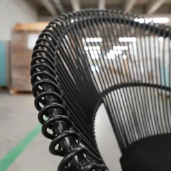 Loungesessel Roy Cocoon Outdoor Kissen Bezug Sunbrella Schwarz Geflecht Polyethylen Schwarz Untergestell Stahl Schwarz