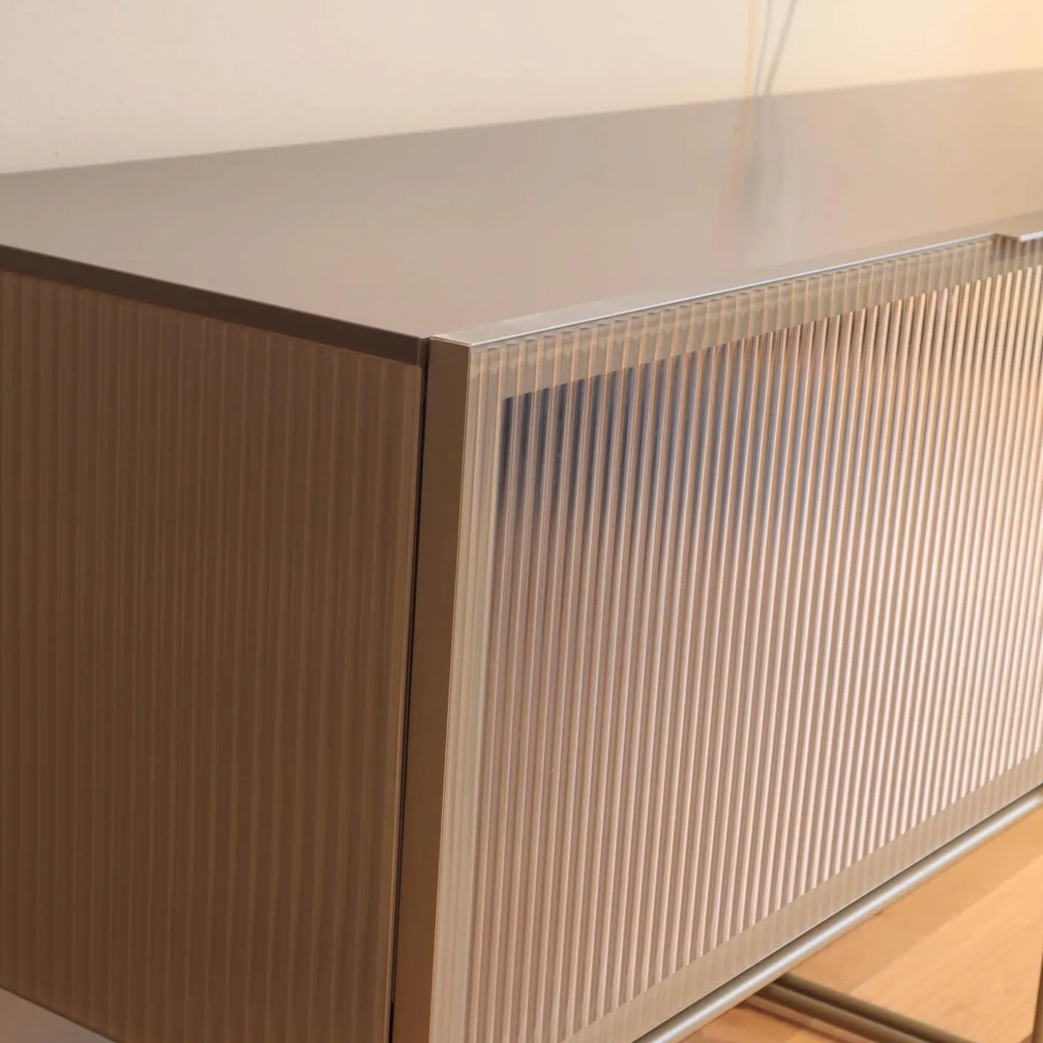 Lowboard Canaletto Klapptüren Klarglas K5 Korpus Lack Bleigrau Seidenmatt Grau