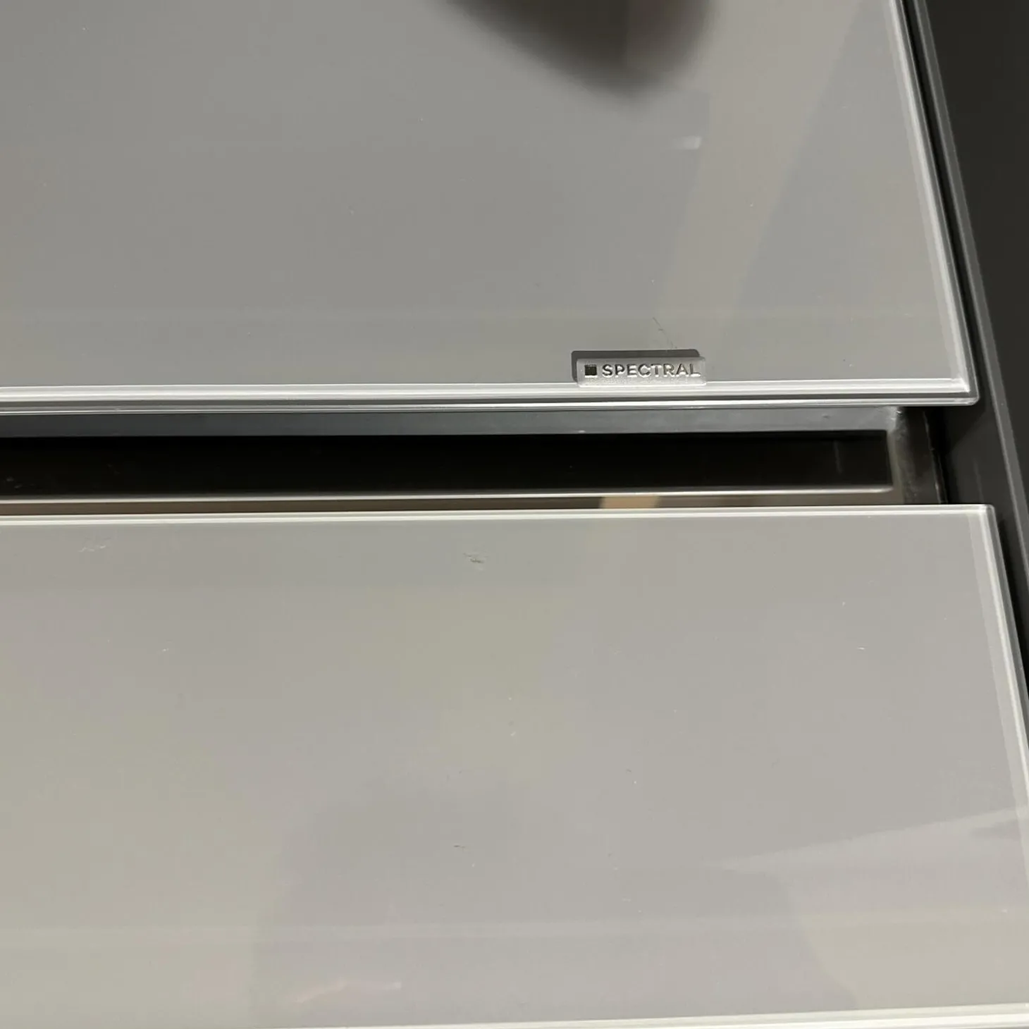 Lowboard Cocoon Glas Cement Grau Stofffront Graphite Grau Inklusive TV-Halterung