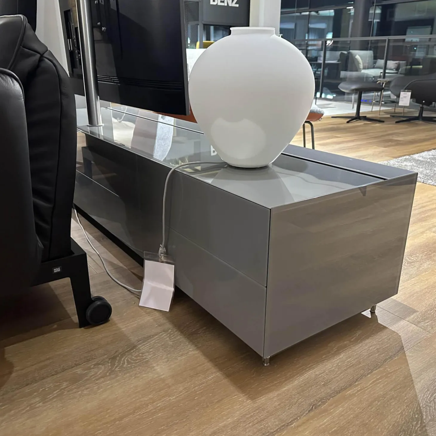 Lowboard Cocoon Glas Cement Grau Stofffront Graphite Grau Inklusive TV-Halterung