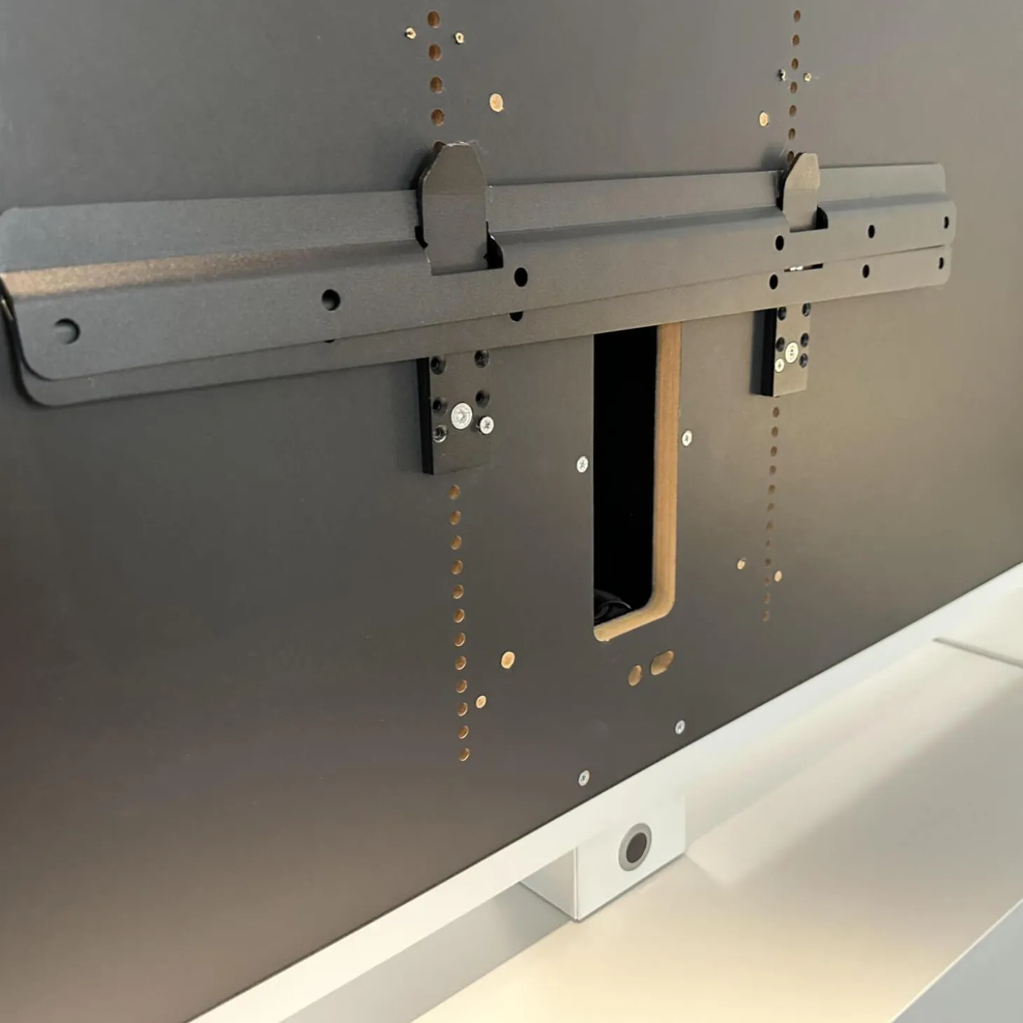 Lowboard Matrix Leder Weiß 13 Inklusive TV Einsatz Mit Kadelabdeckung