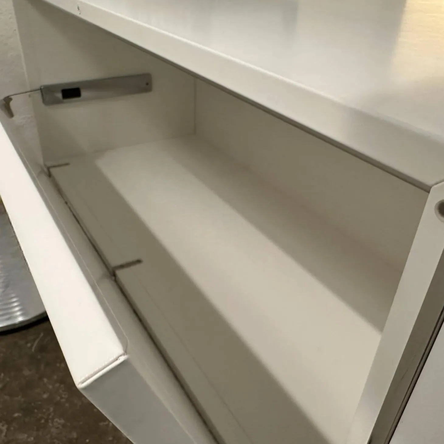 Lowboard Matrix Leder Weiß 13 Inklusive TV Einsatz Mit Kadelabdeckung