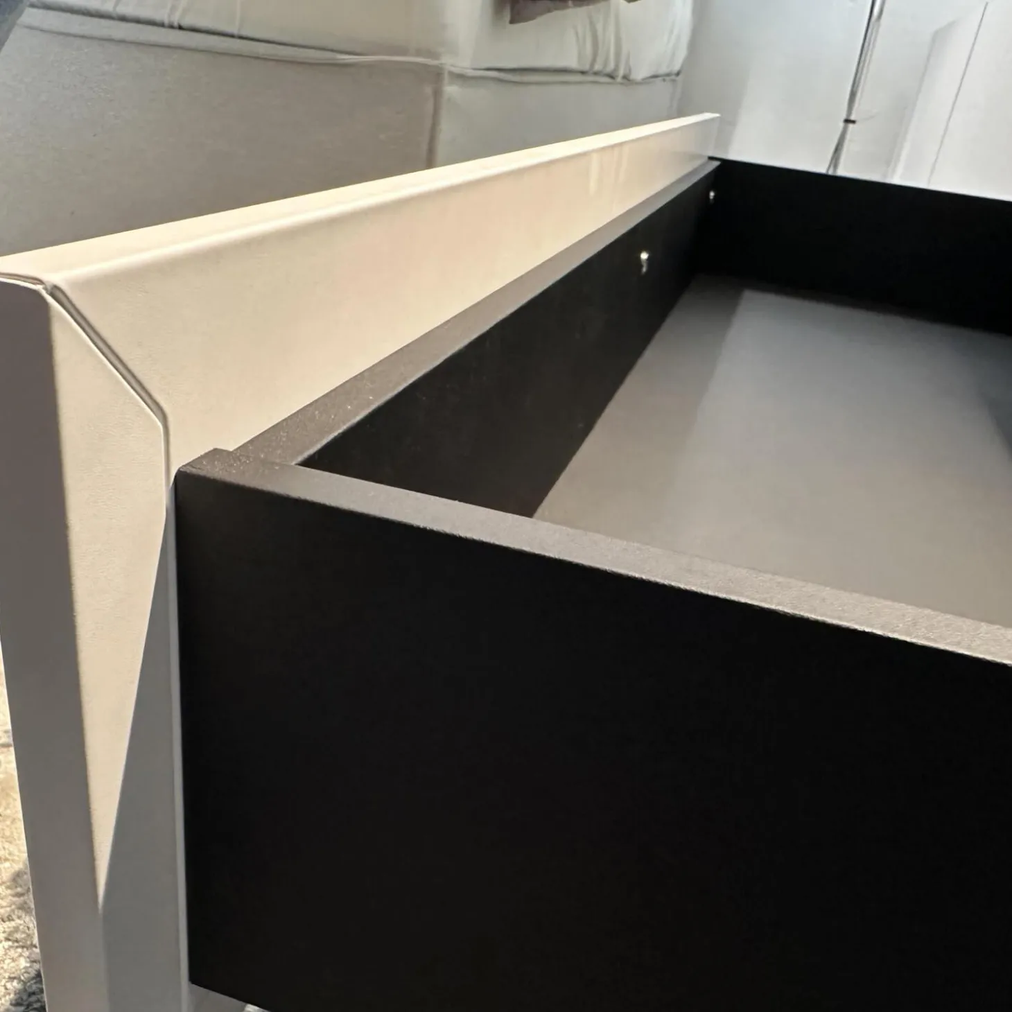 Lowboard Matrix Leder Weiß 13 Inklusive TV Einsatz Mit Kadelabdeckung