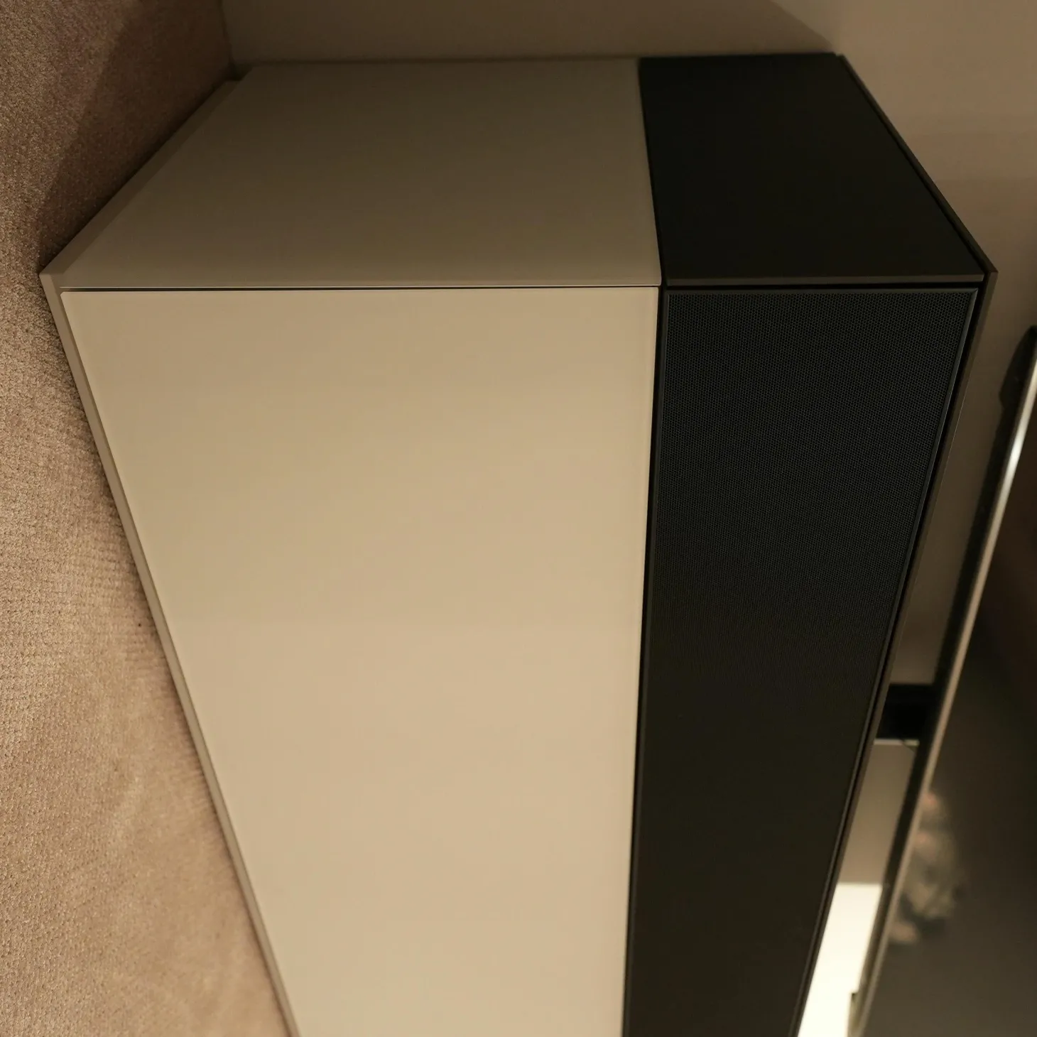 Lowboard Soma 1312 Phonoschrank Lack Lichtgrau Drehsäule Schwarz