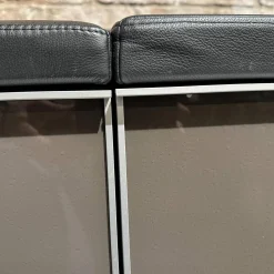 Medienmöbel Front Glas Korpus Schwarz Oberfläche Gepolstert