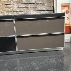 Medienmöbel Front Glas Korpus Schwarz Oberfläche Gepolstert