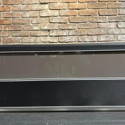 Medienmöbel Front Glas Korpus Schwarz Oberfläche Gepolstert