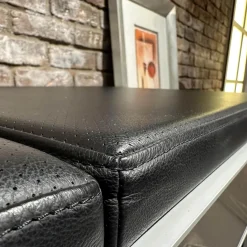 Medienmöbel Front Glas Korpus Schwarz Oberfläche Gepolstert