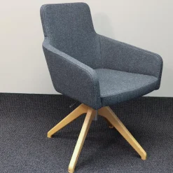 Mehrzweckstuhl W-Cube 1 Filzstoff Gestell Eiche Natur Geölt