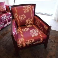 Modell Lara Sofa 2,5 sitzig, Sessel, Beistellsessel Modell Broadway Bezug grauviolett florence 1026 115 Keder Dinamica 112 Massivholfüße lackiert