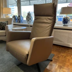 Motorsessel Charly Bezug Leder Normandie Taupe Grau Sternfuß Bronze Matt Mit Aufsthehhilfe Und Motorischer Verstellung