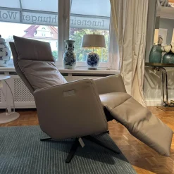 Motorsessel Charly Bezug Leder Normandie Taupe Grau Sternfuß Bronze Matt Mit Aufsthehhilfe Und Motorischer Verstellung