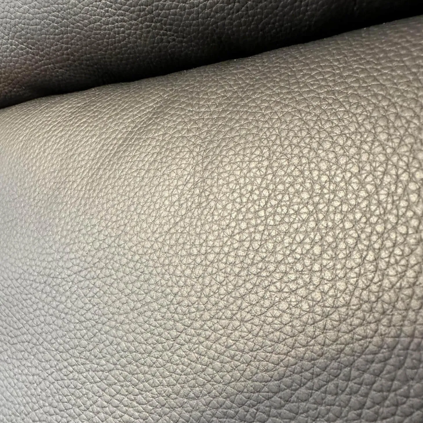 Motorsessel Charly Bezug Leder Normandie Schwarz Sternfuß Chrom Glänzend Mit Aufsthehhilfe Und Motorischer Verstellung