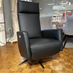 Motorsessel Charly Bezug Leder Normandie Schwarz Sternfuß Chrom Glänzend Mit Aufsthehhilfe Und Motorischer Verstellung