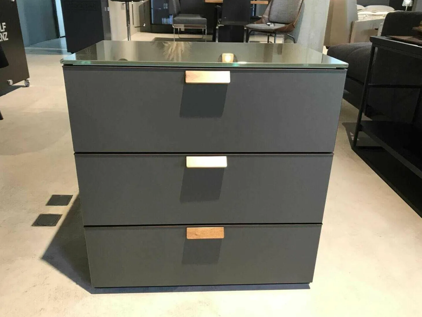 Nachttisch Multi Varis Nussbaum Abdeckplatte Glas