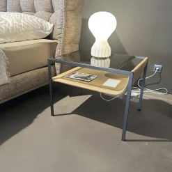 Nachttisch Quiet Lines Platte Rauchglas Leder Kasia 315 Wüstenfarben Braun Gestell Nickel Bronzefarben Lackiert