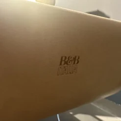 Nachttisch Quiet Lines Platte Rauchglas Leder Kasia 315 Wüstenfarben Braun Gestell Nickel Bronzefarben Lackiert