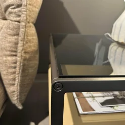 Nachttisch Quiet Lines Platte Rauchglas Leder Kasia 315 Wüstenfarben Braun Gestell Nickel Bronzefarben Lackiert