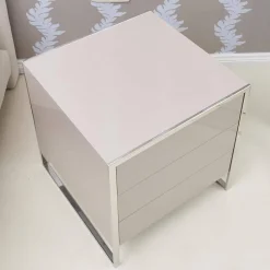 Nachttisch Smart Pantex Taupe Gestell Edelstahl Poliert