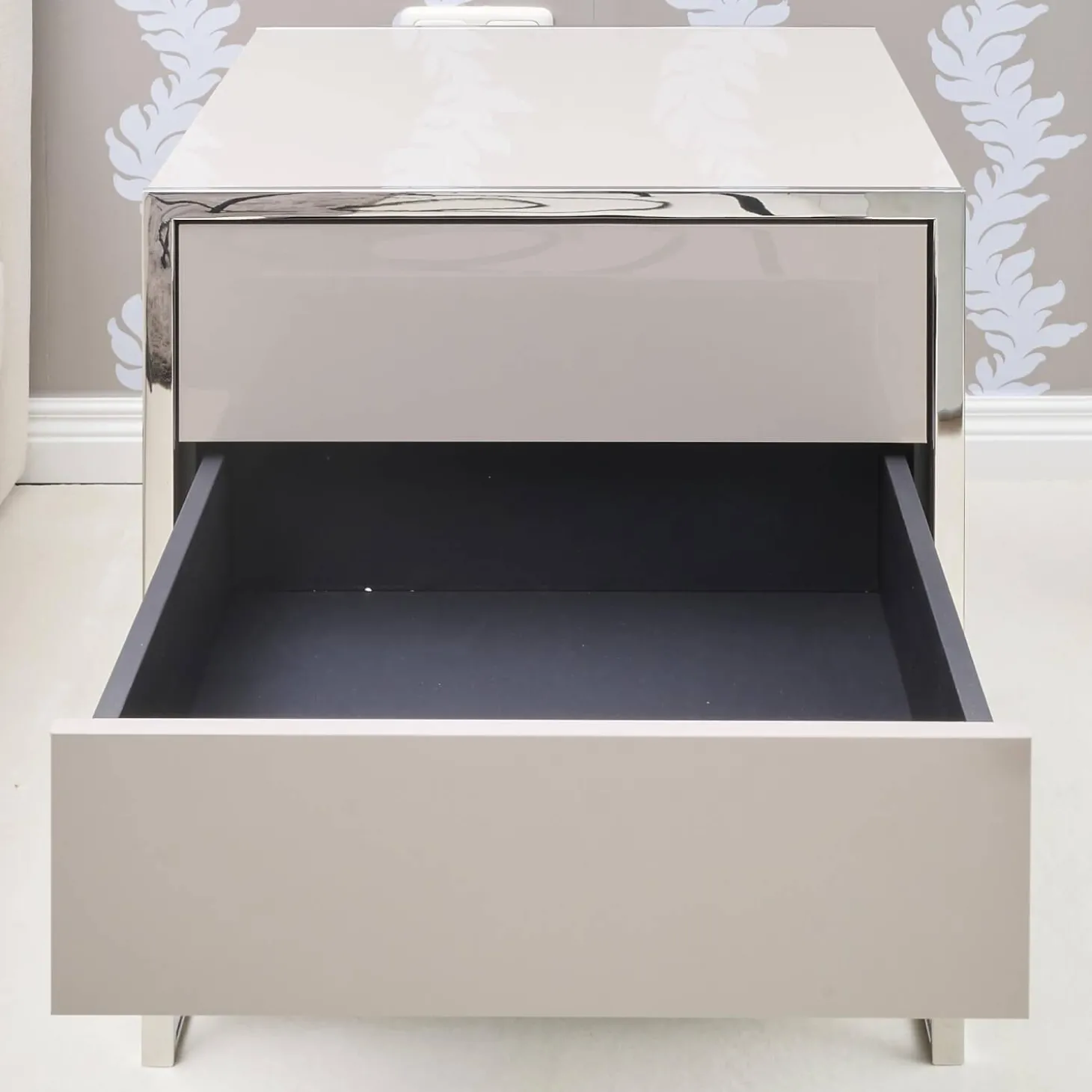 Nachttisch Smart Pantex Taupe Gestell Edelstahl Poliert