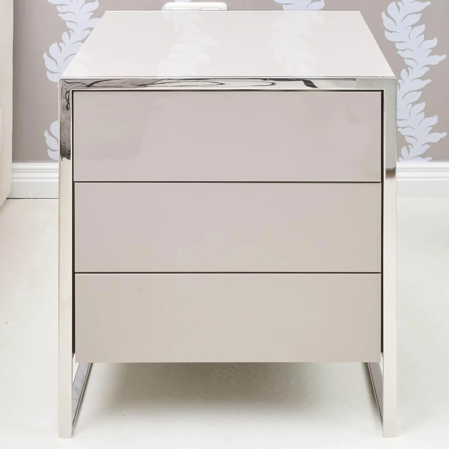 Nachttisch Smart Pantex Taupe Gestell Edelstahl Poliert