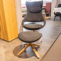 Ohrensessel V-Rock Living Bezug Stoff Curl Black CB Anthrazit Gestell Alteiche Rustiko Gebürstet Inklusive Hocker