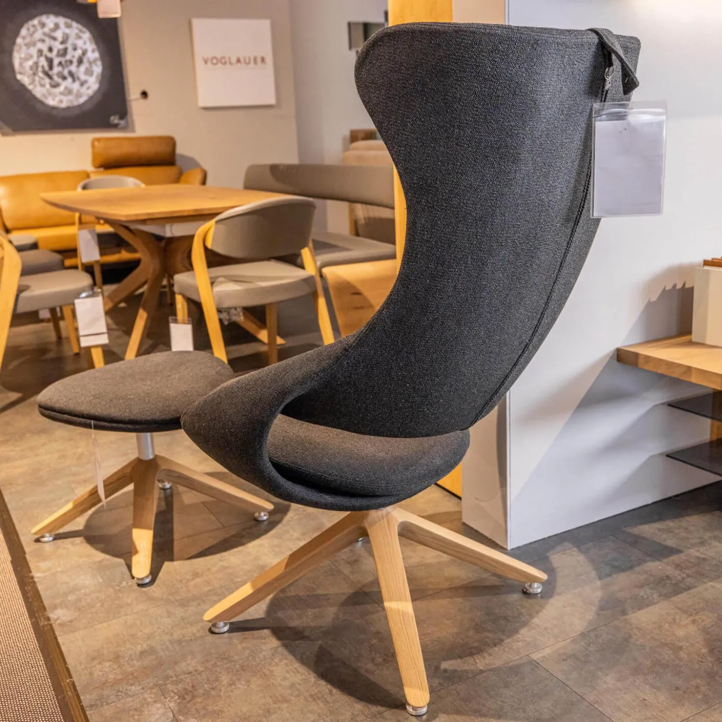 Ohrensessel V-Rock Living Bezug Stoff Curl Black CB Anthrazit Gestell Alteiche Rustiko Gebürstet Inklusive Hocker