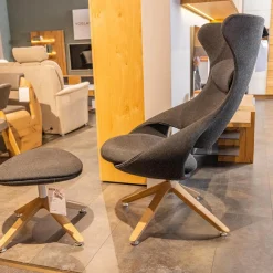 Ohrensessel V-Rock Living Bezug Stoff Curl Black CB Anthrazit Gestell Alteiche Rustiko Gebürstet Inklusive Hocker