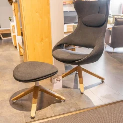 Ohrensessel V-Rock Living Bezug Stoff Curl Black CB Anthrazit Gestell Alteiche Rustiko Gebürstet Inklusive Hocker