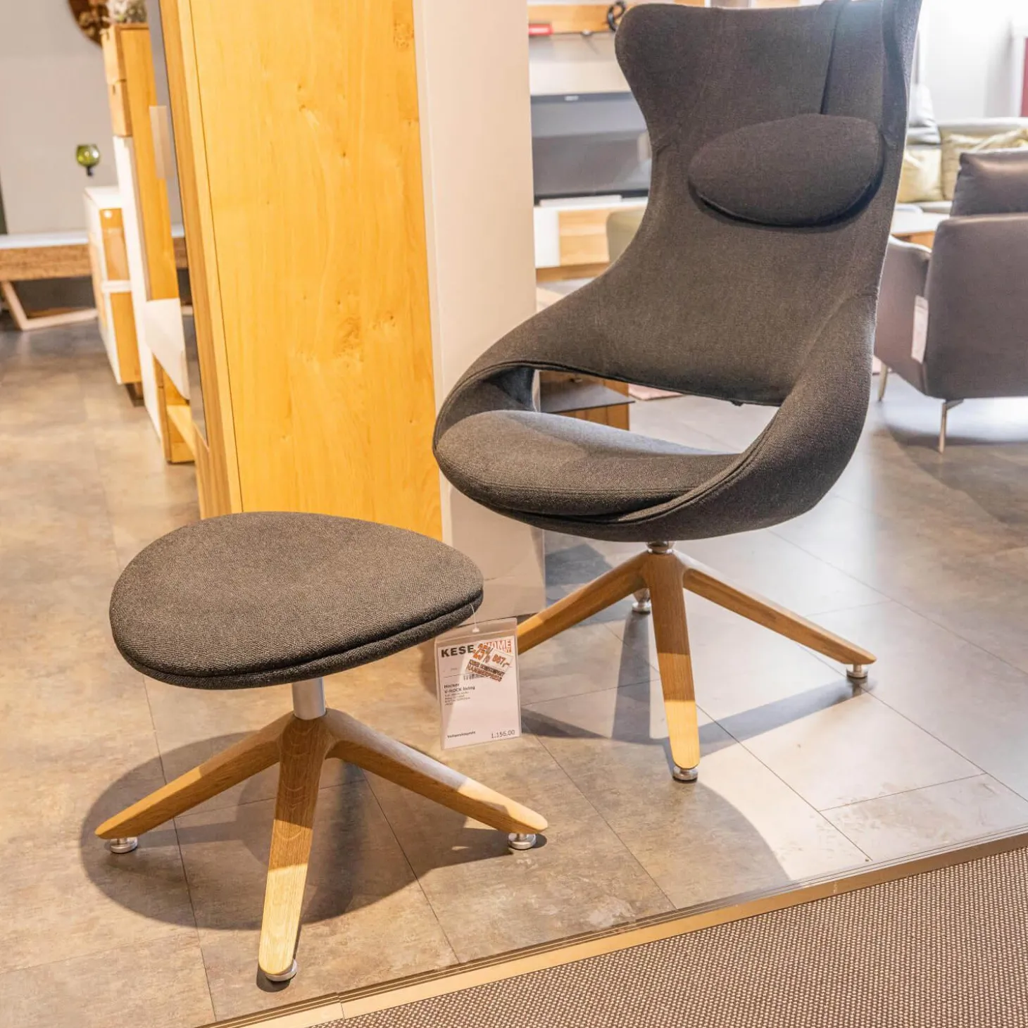 Ohrensessel V-Rock Living Bezug Stoff Curl Black CB Anthrazit Gestell Alteiche Rustiko Gebürstet Inklusive Hocker