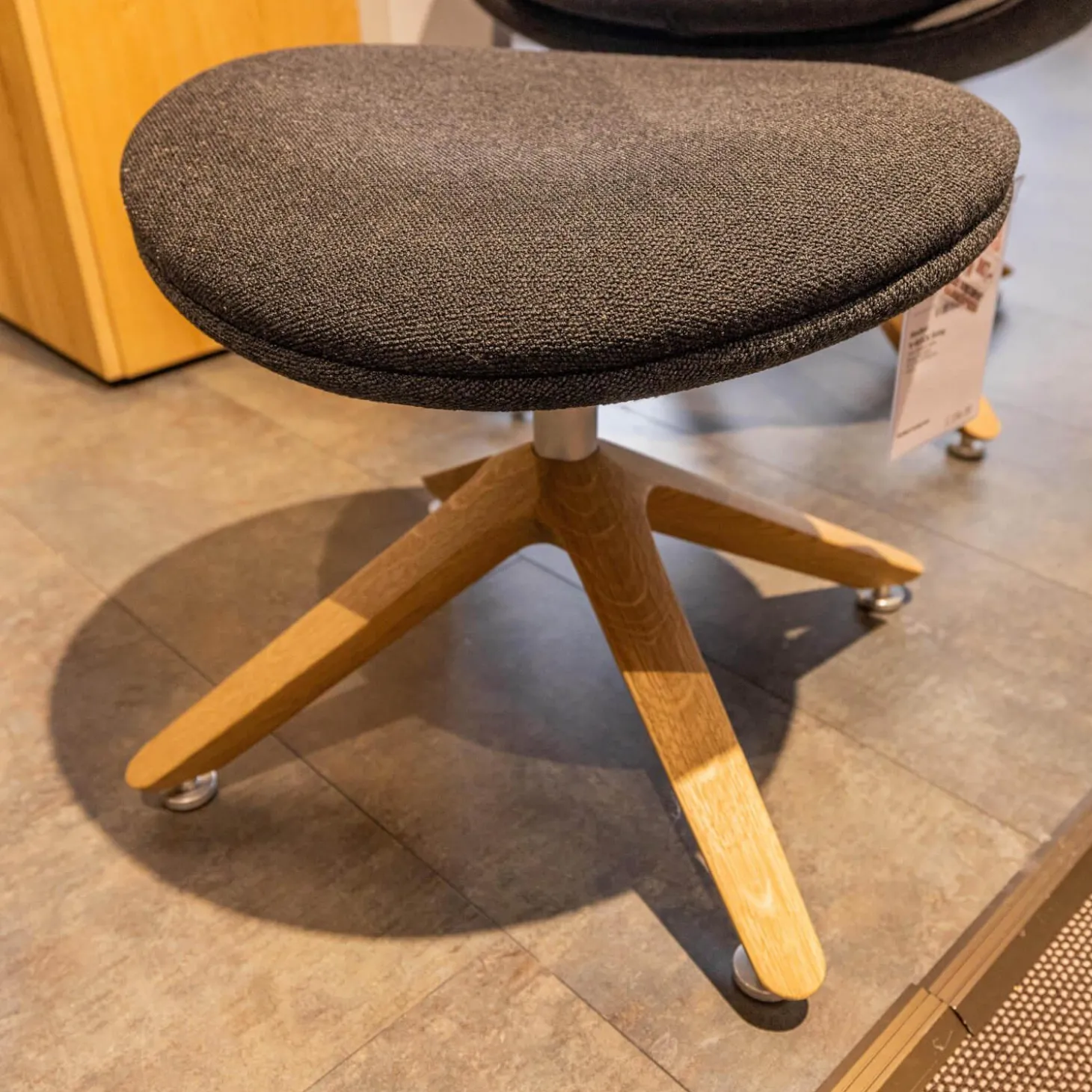 Ohrensessel V-Rock Living Bezug Stoff Curl Black CB Anthrazit Gestell Alteiche Rustiko Gebürstet Inklusive Hocker