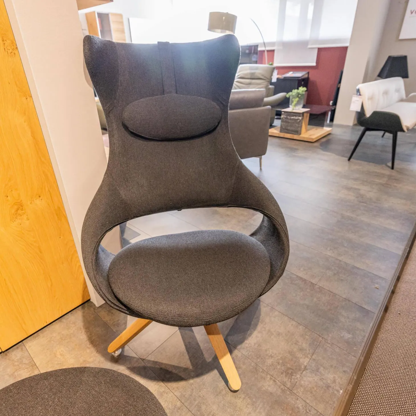 Ohrensessel V-Rock Living Bezug Stoff Curl Black CB Anthrazit Gestell Alteiche Rustiko Gebürstet Inklusive Hocker