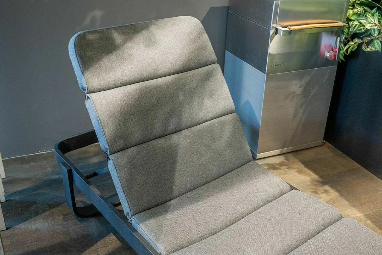 Outdoor Liege Cut AirTouch Grey Grau Gestell Aluminium Dark Grey Dunkelgrau Mit Verstellbarer Ruckenlehne