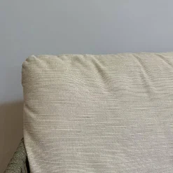 Outdoor Sofa Mood Sitzkissen Stoff Natural Beige Gestell Teakholz Rückenlehne Geflecht Moss Grün Grau