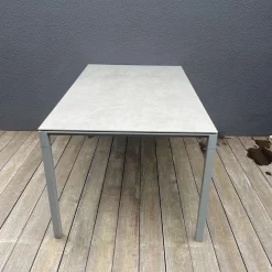 Outdoor Tisch Pure Platte Keramik Concrete Grey Grau Gestell Aluminium Light Grey Grau